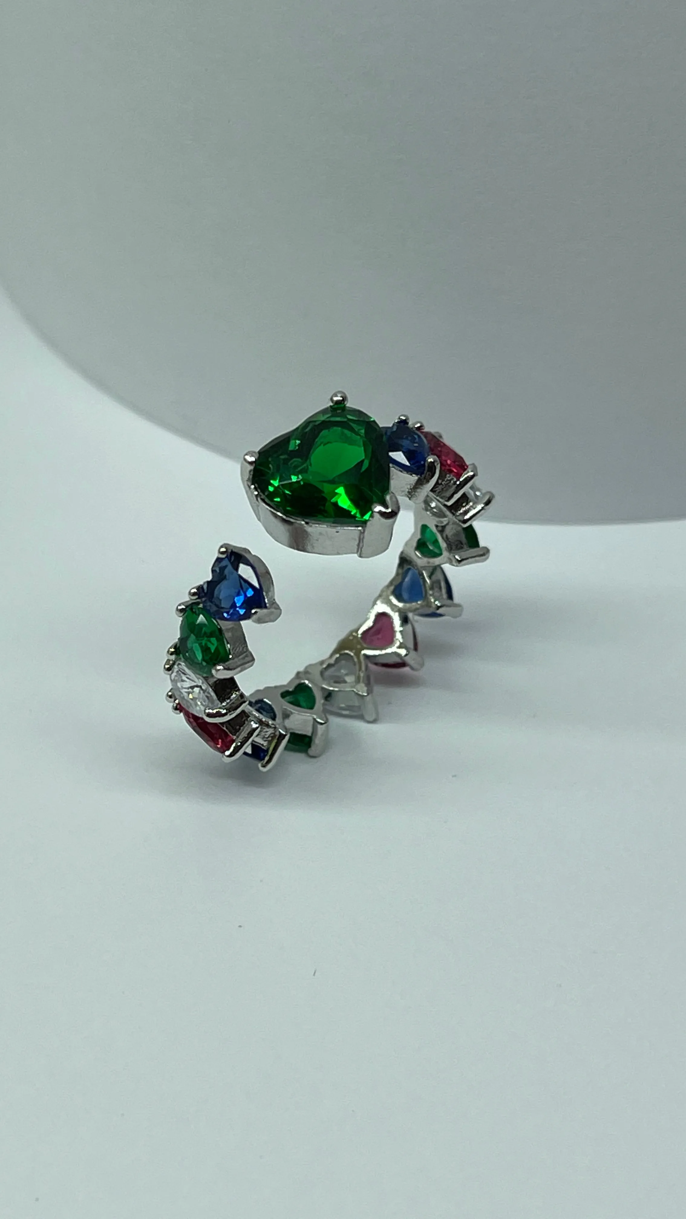 Anello con pietra verde