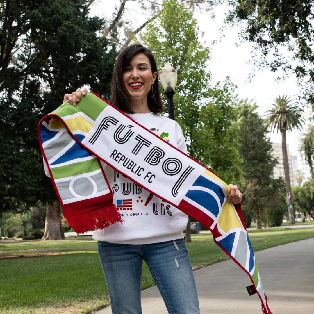 Pasión y Orgullo Scarf